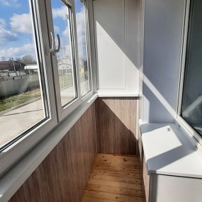 Остекление и отделка балкона «под ключ» в Брянске