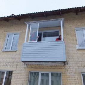 Холодное остекление балкона раздвижной конструкцией